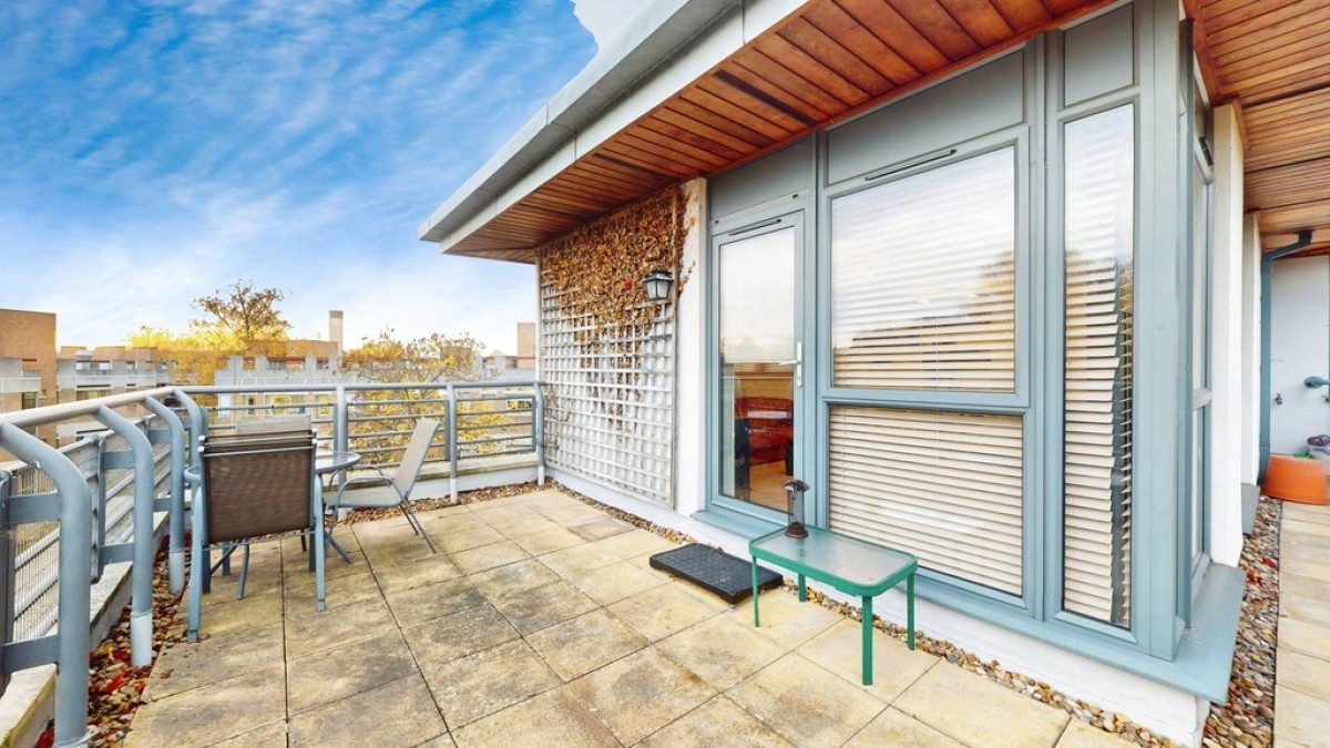 Empress Court, Woodins Way