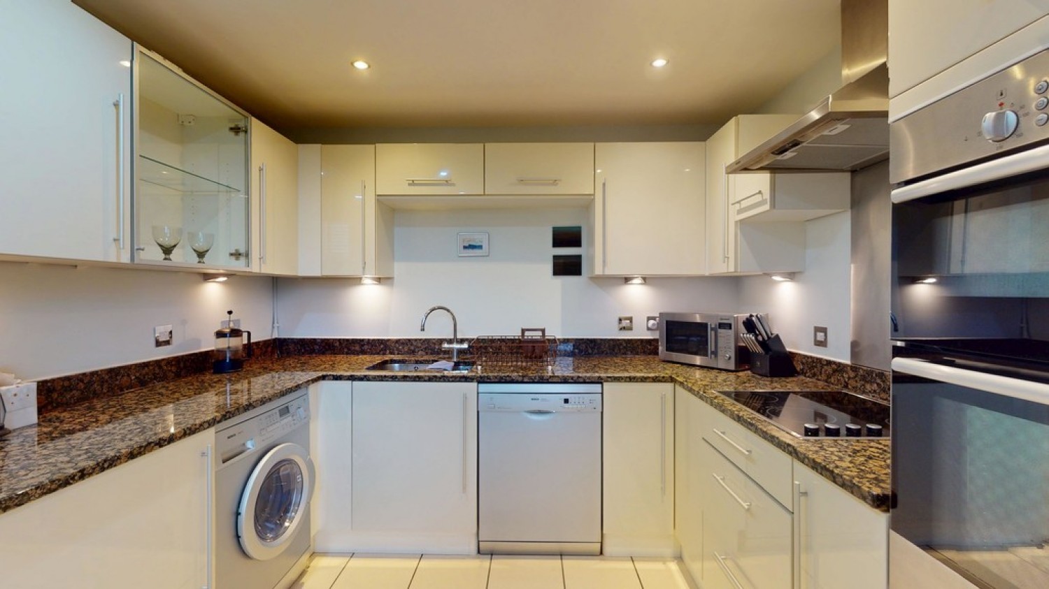 3 bedroom Flat for Letting Empress Court, Woodins Way