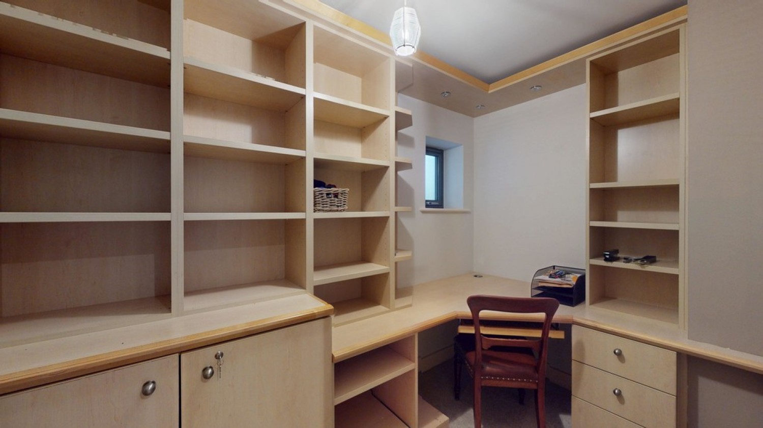 3 bedroom Flat for Letting Empress Court, Woodins Way