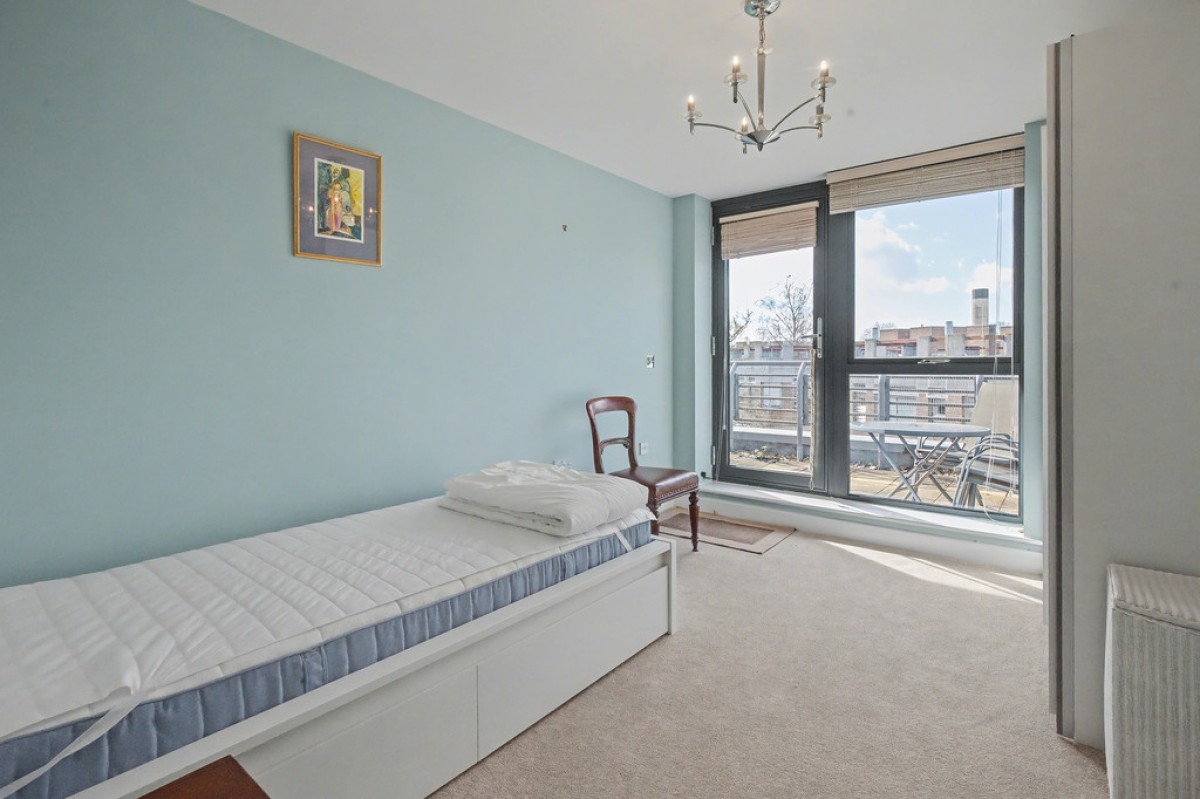 Empress Court, Woodins Way