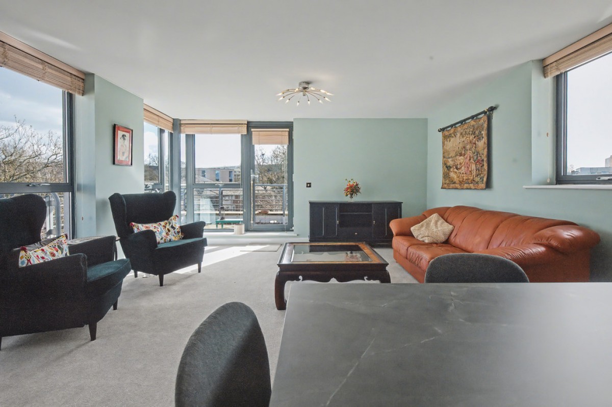 Empress Court, Woodins Way