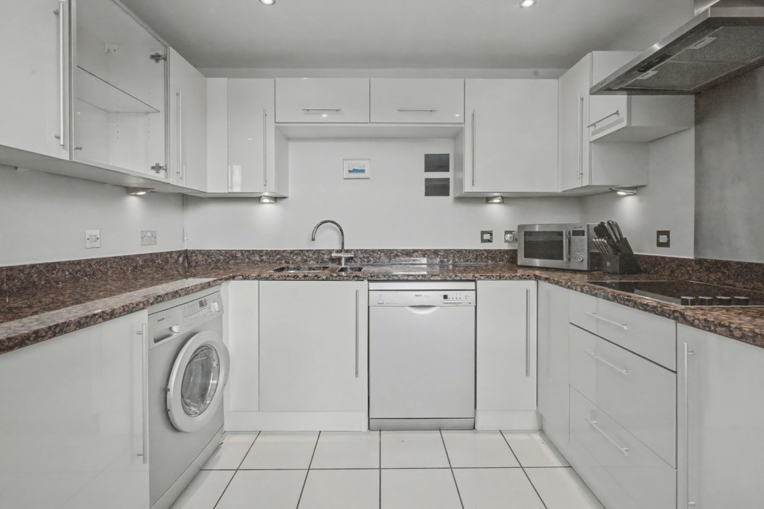 3 bedroom Flat for Sale Empress Court, Woodins Way