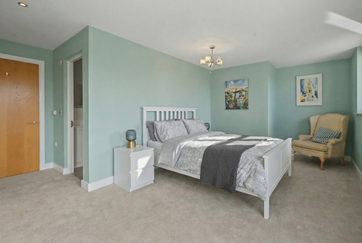 Empress Court, Woodins Way