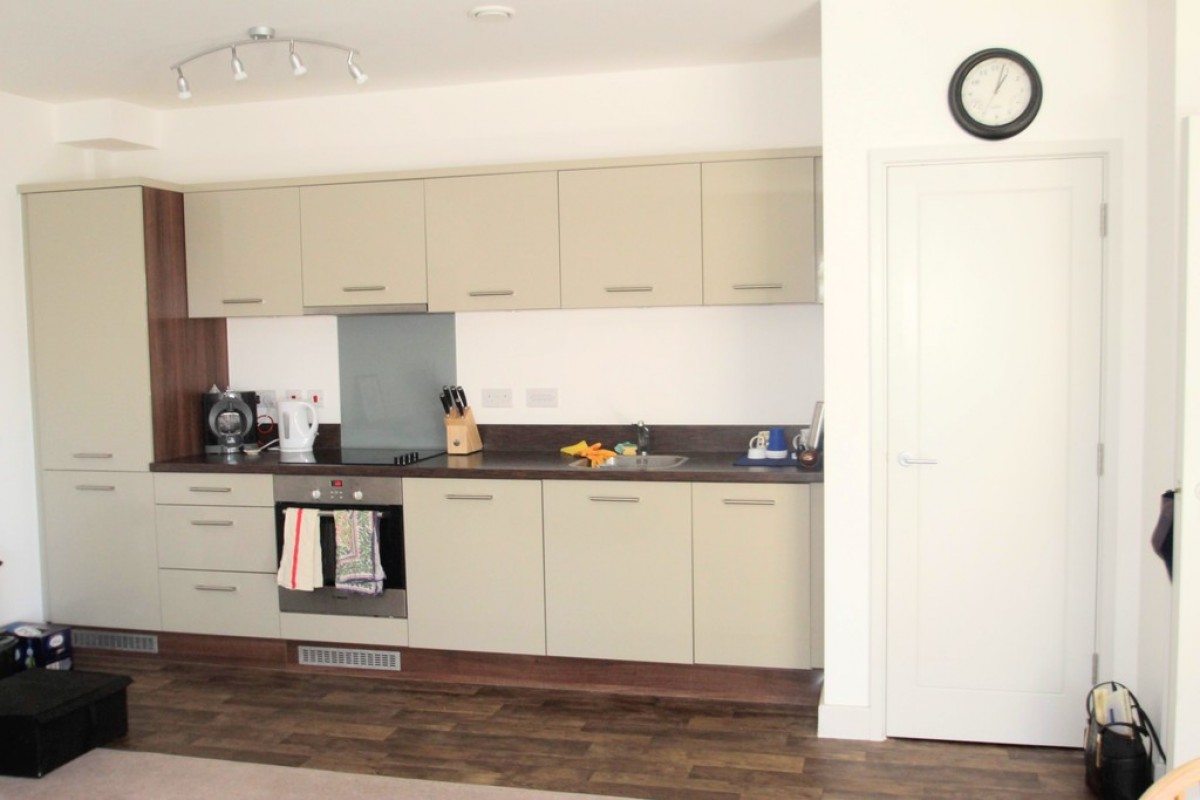 Between Towns Road, Cowley