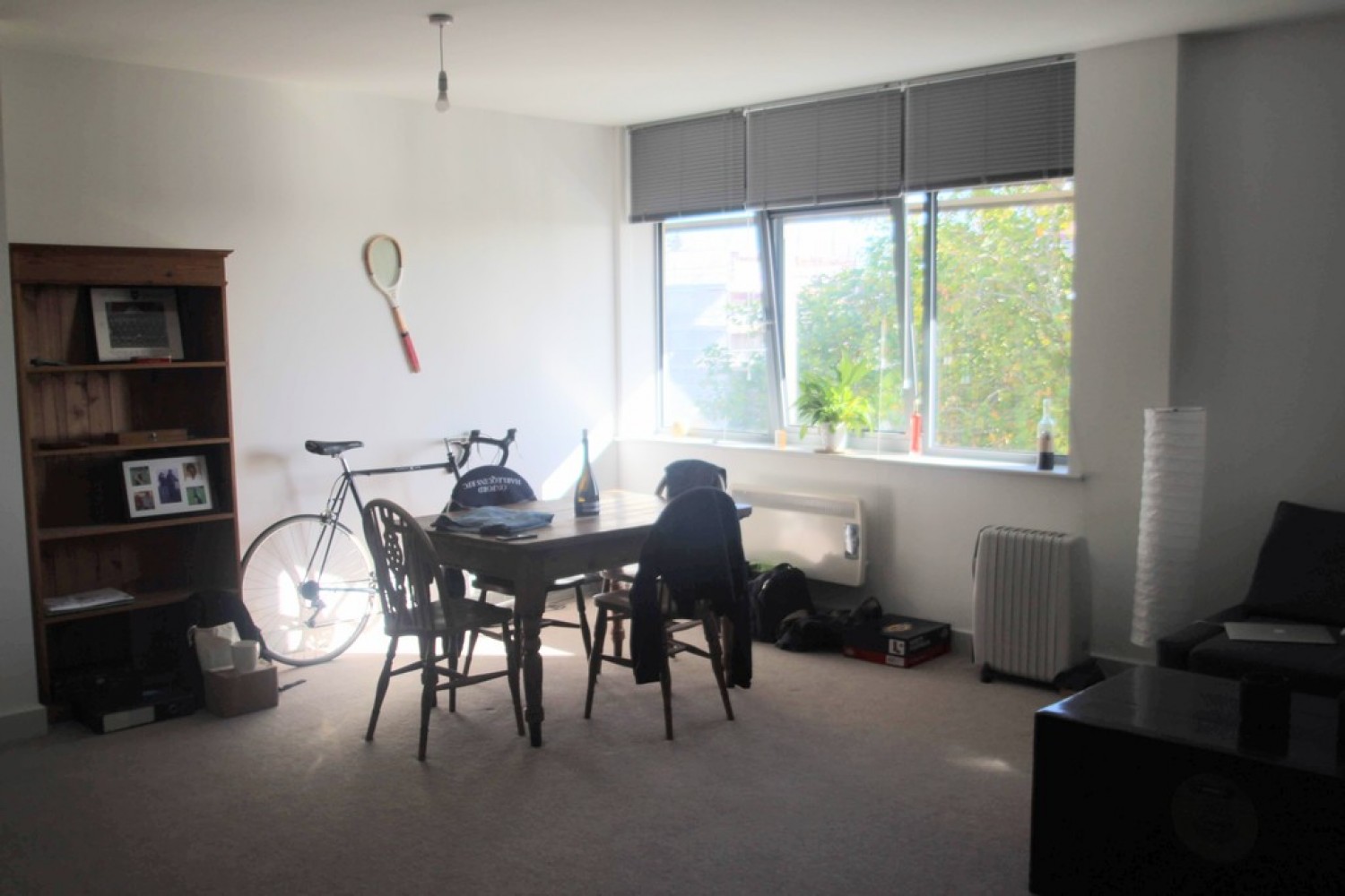 Between Towns Road, Cowley