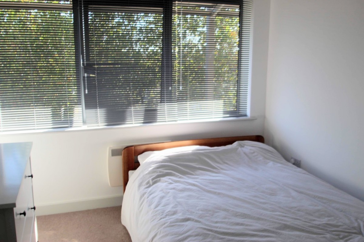 Between Towns Road, Cowley