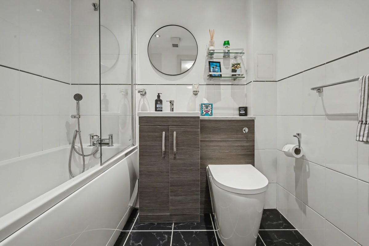 Empress Court, Woodins Way