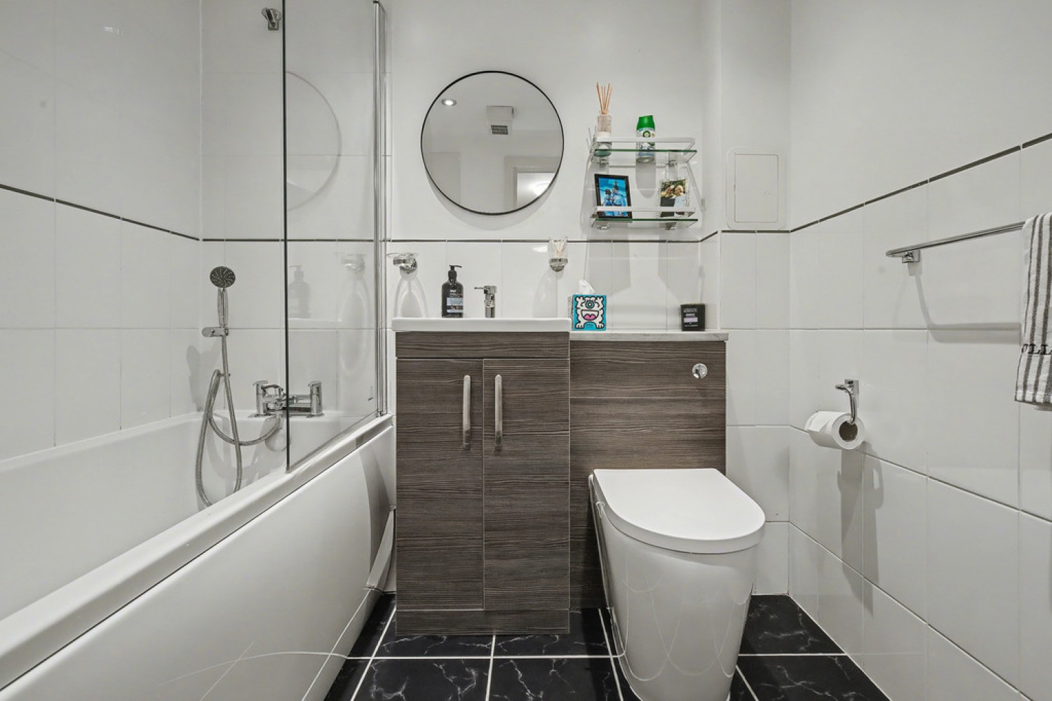 Empress Court, Woodins Way