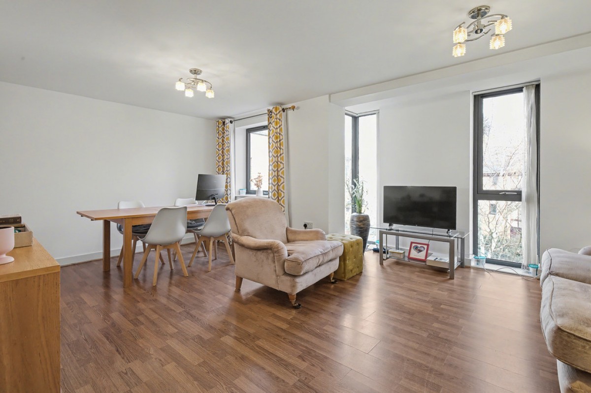 Empress Court, Woodins Way