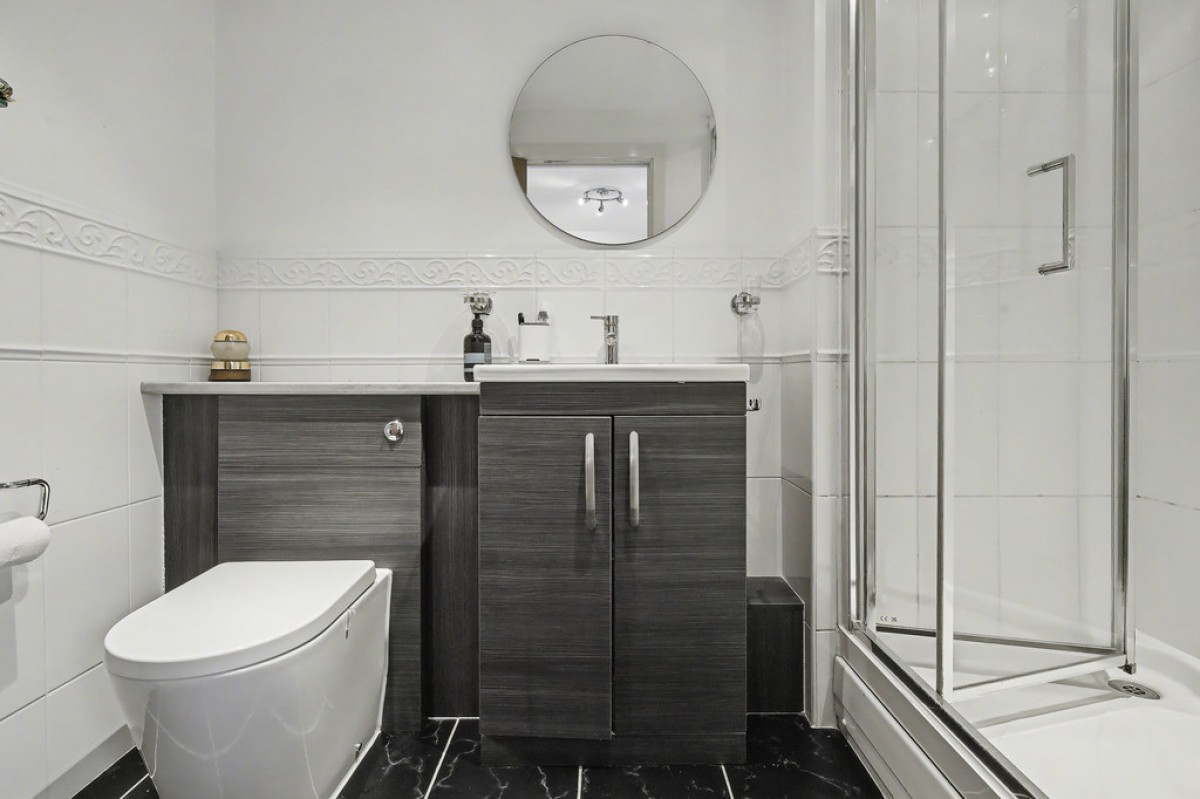 Empress Court, Woodins Way