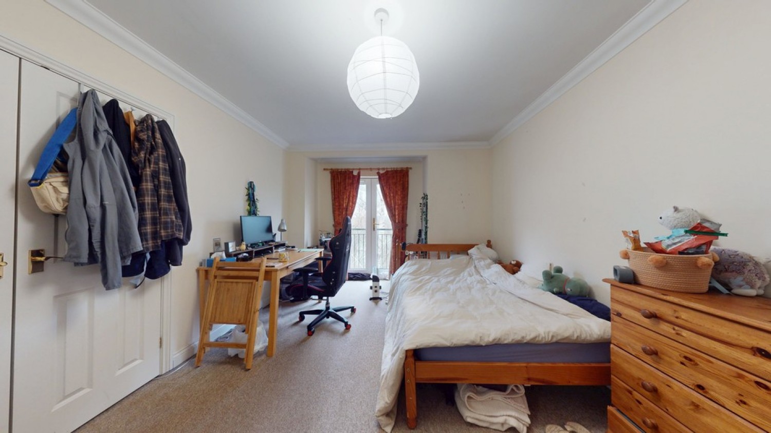 3 bedroom Flat in Venneit Close, Oxford