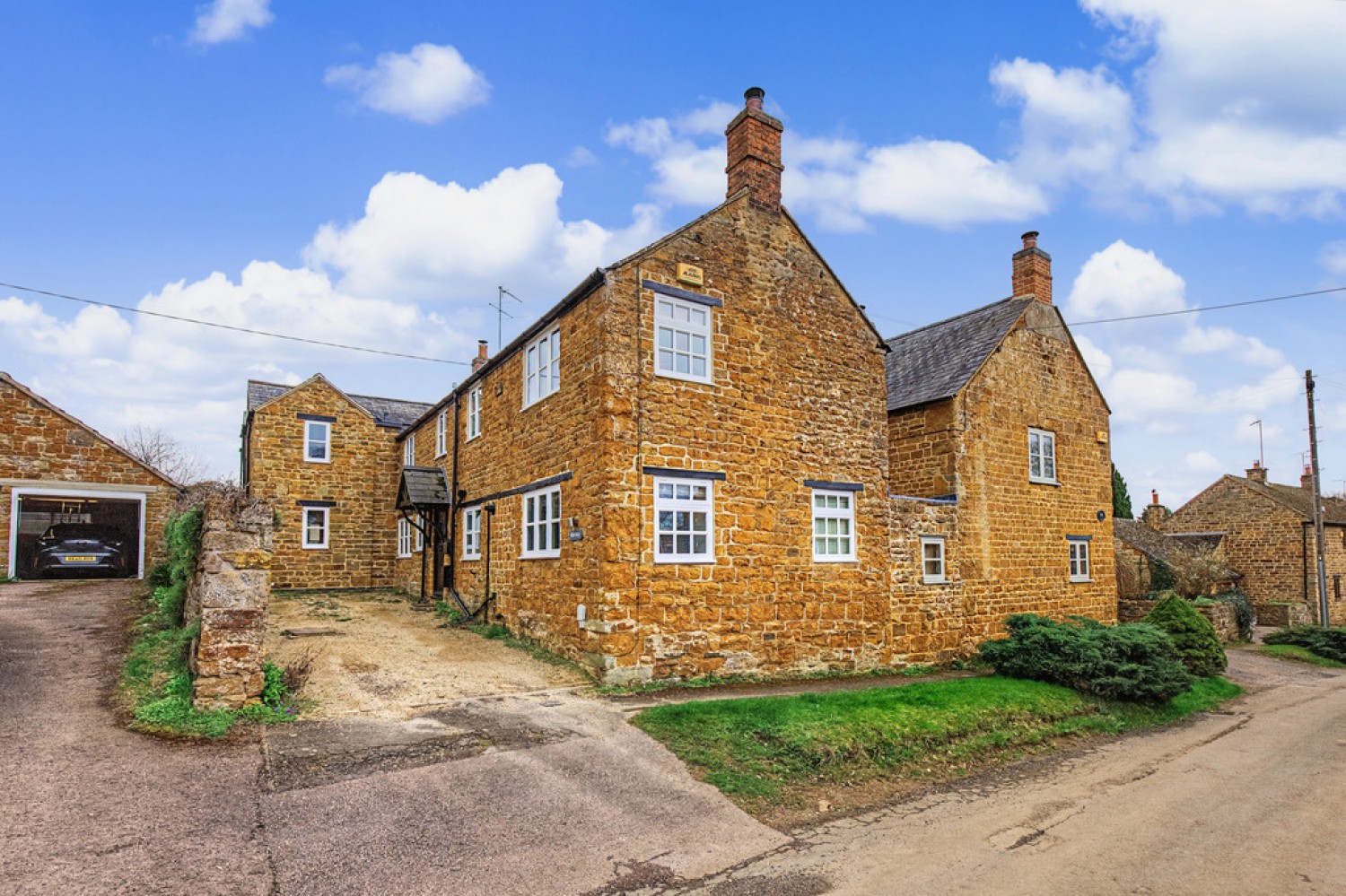 4 bedroom House for Sale Wroxton Lane, Horley