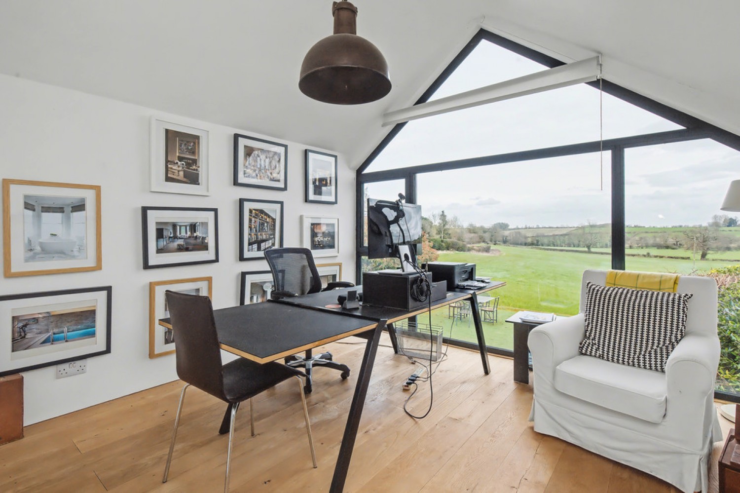 4 bedroom House for Sale Wroxton Lane, Horley