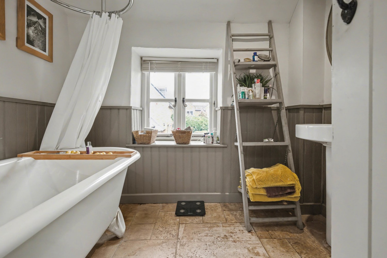 4 bedroom House for Sale Wroxton Lane, Horley