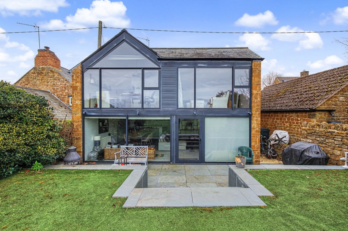 Wroxton Lane, Horley
