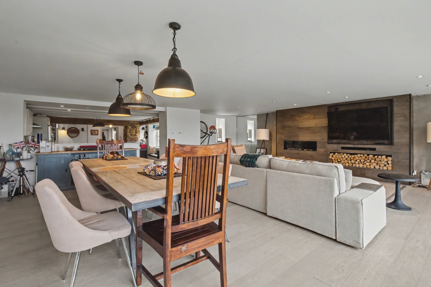 4 bedroom House for Sale Wroxton Lane, Horley