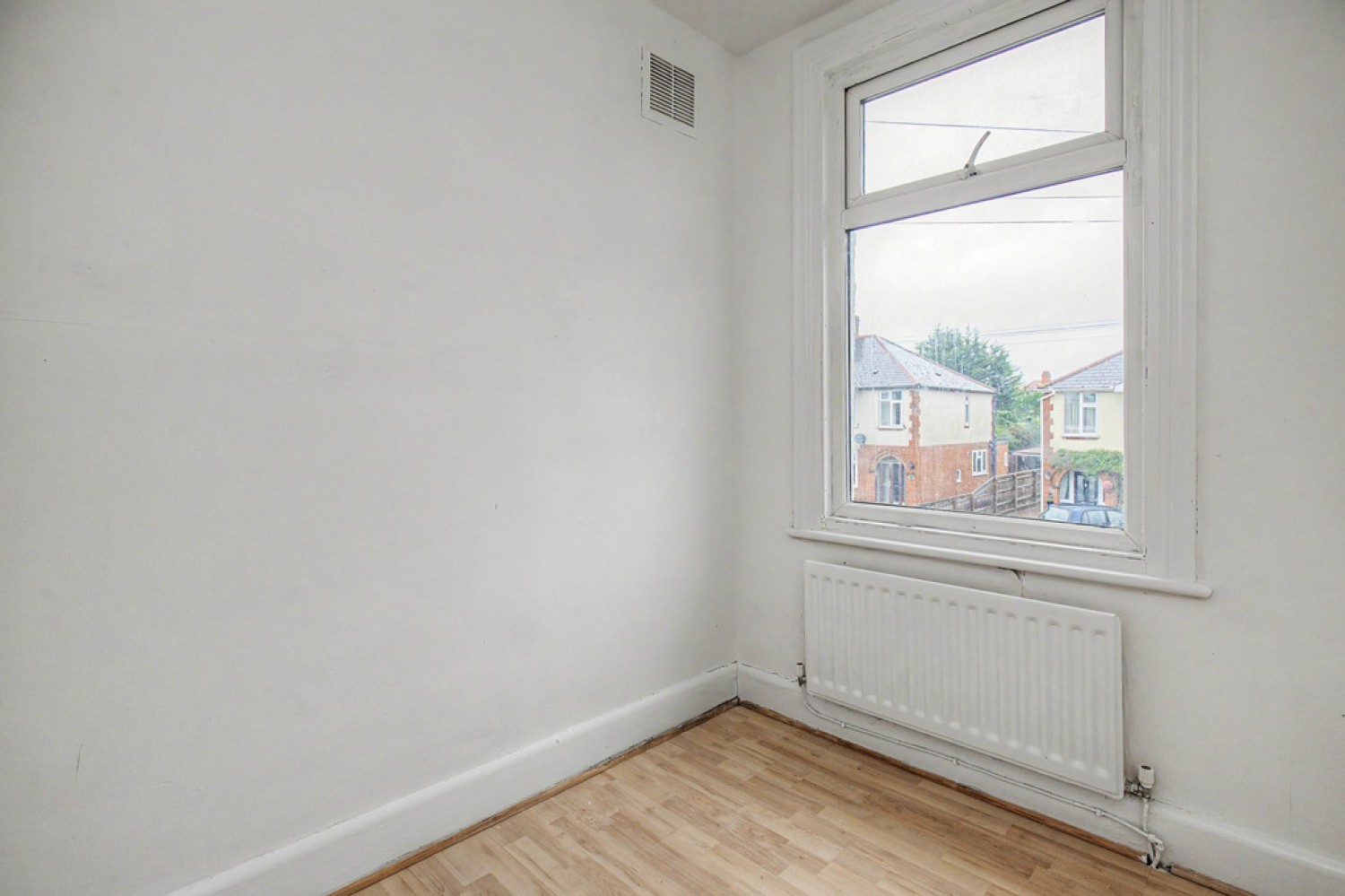 4 bedroom House for Sale Fern Hill Road, Cowley