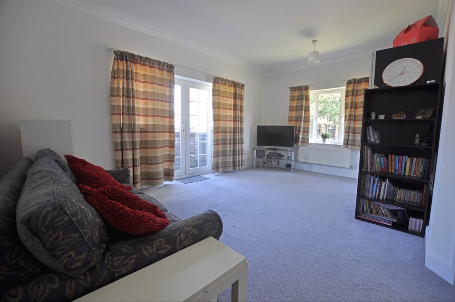 2 bedroom Flat for Letting Caterham Valley