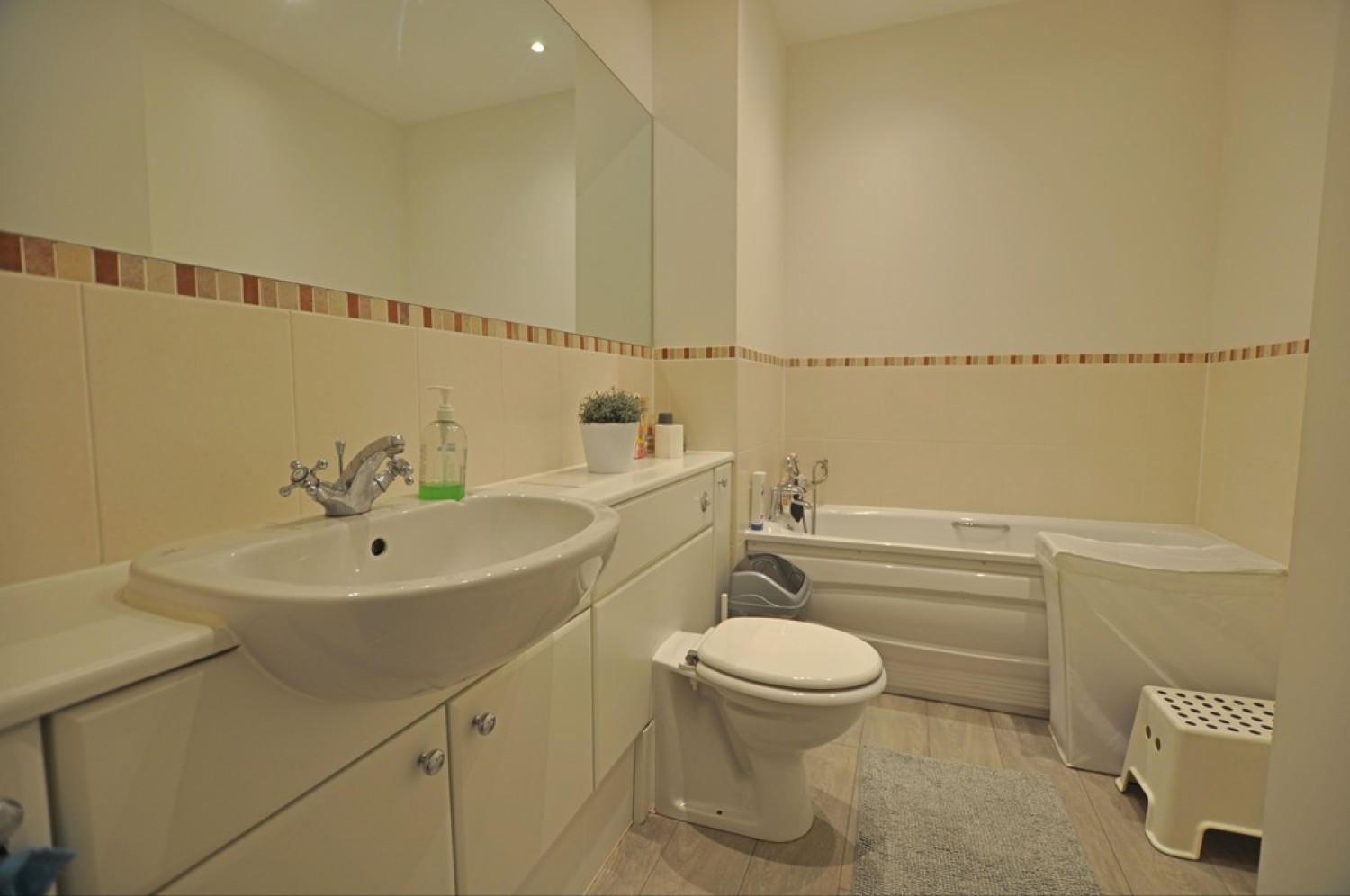 2 bedroom Flat for Letting Caterham Valley