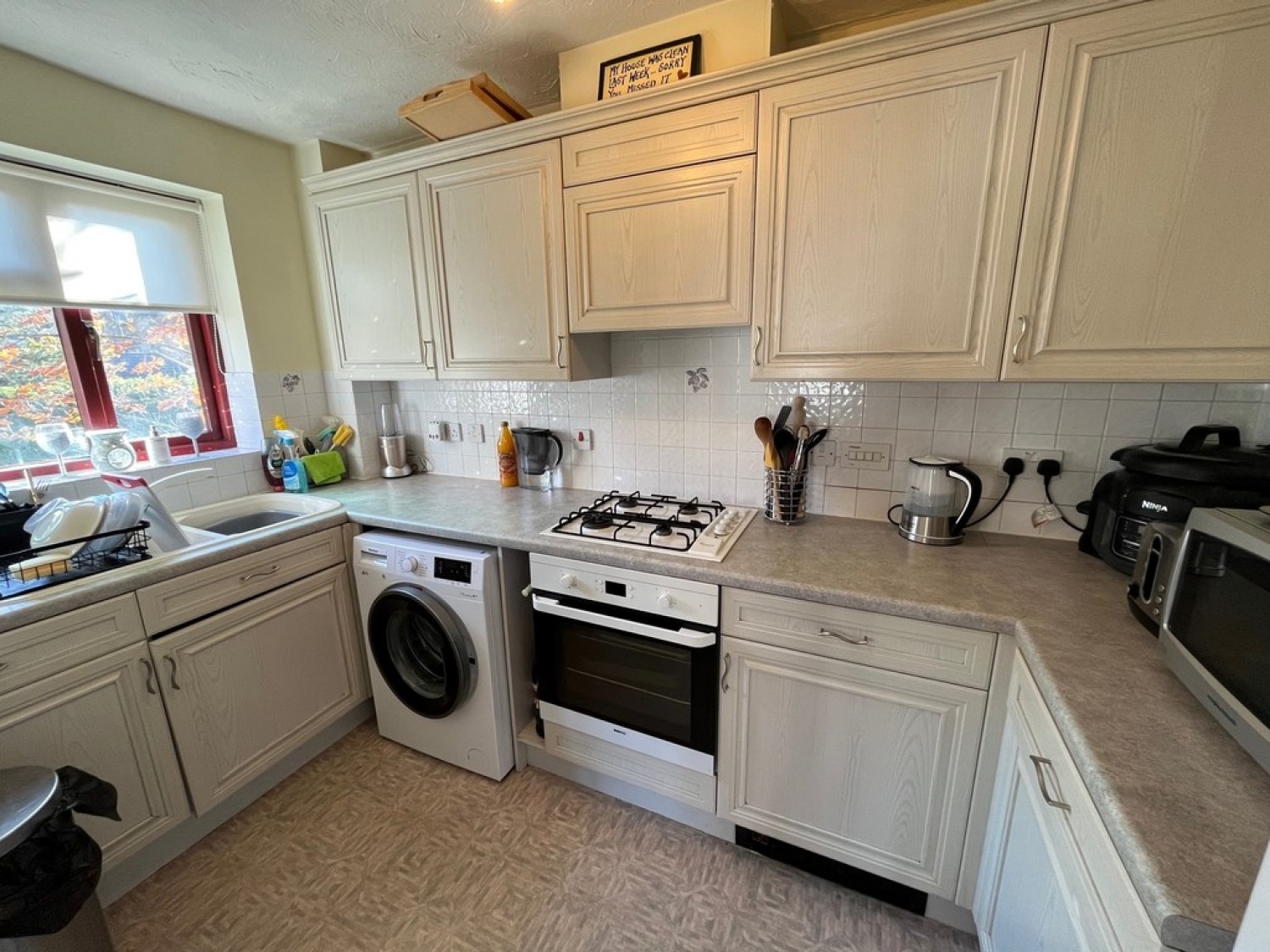 1 bedroom Flat for Letting St Annes Rise, Redhill
