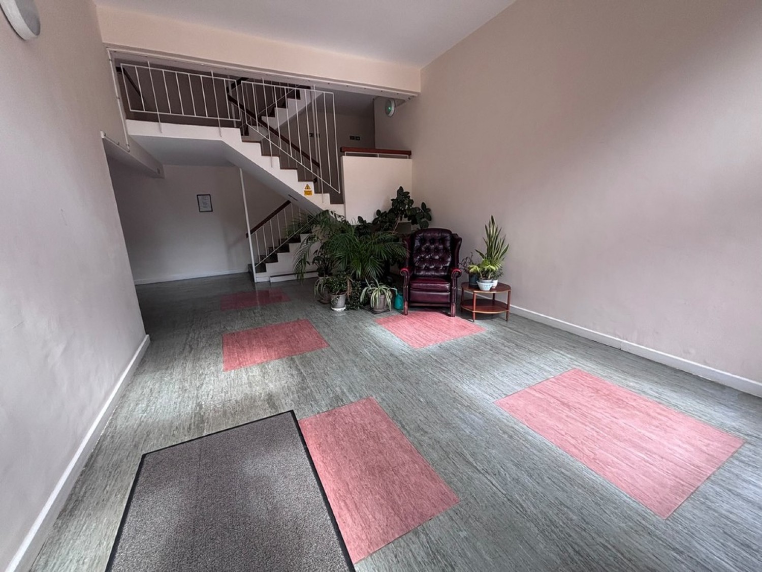 2 bedroom Flat for Letting Harestone Valley Road, Caterham, Surrey