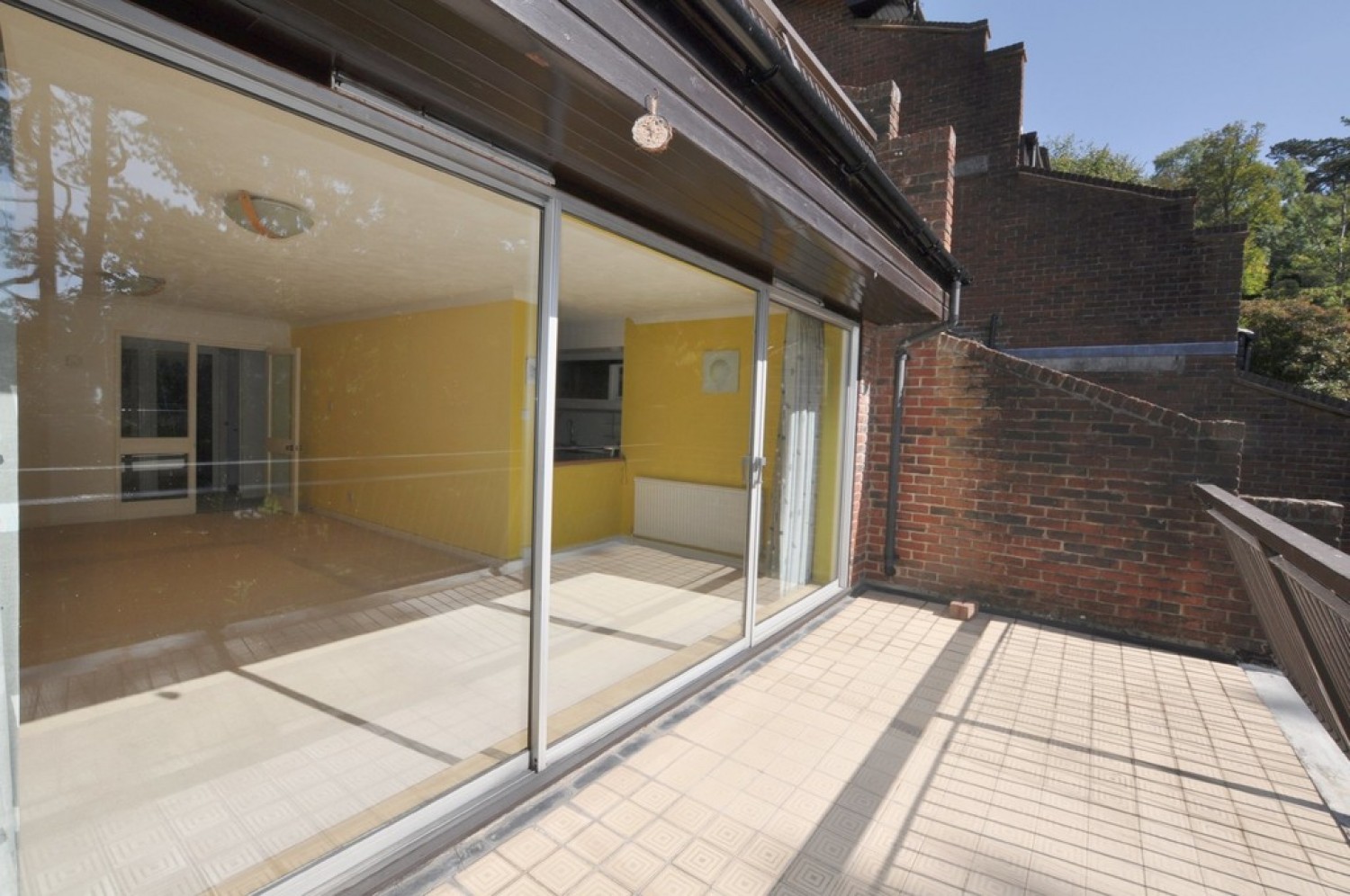 3 bedroom Flat for Letting Succombs Place