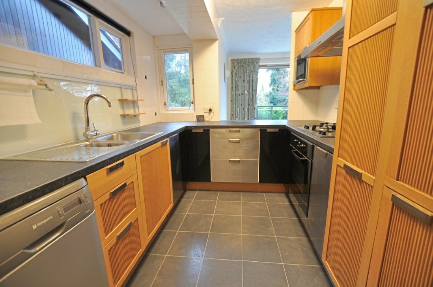 3 bedroom Flat for Letting Succombs Place