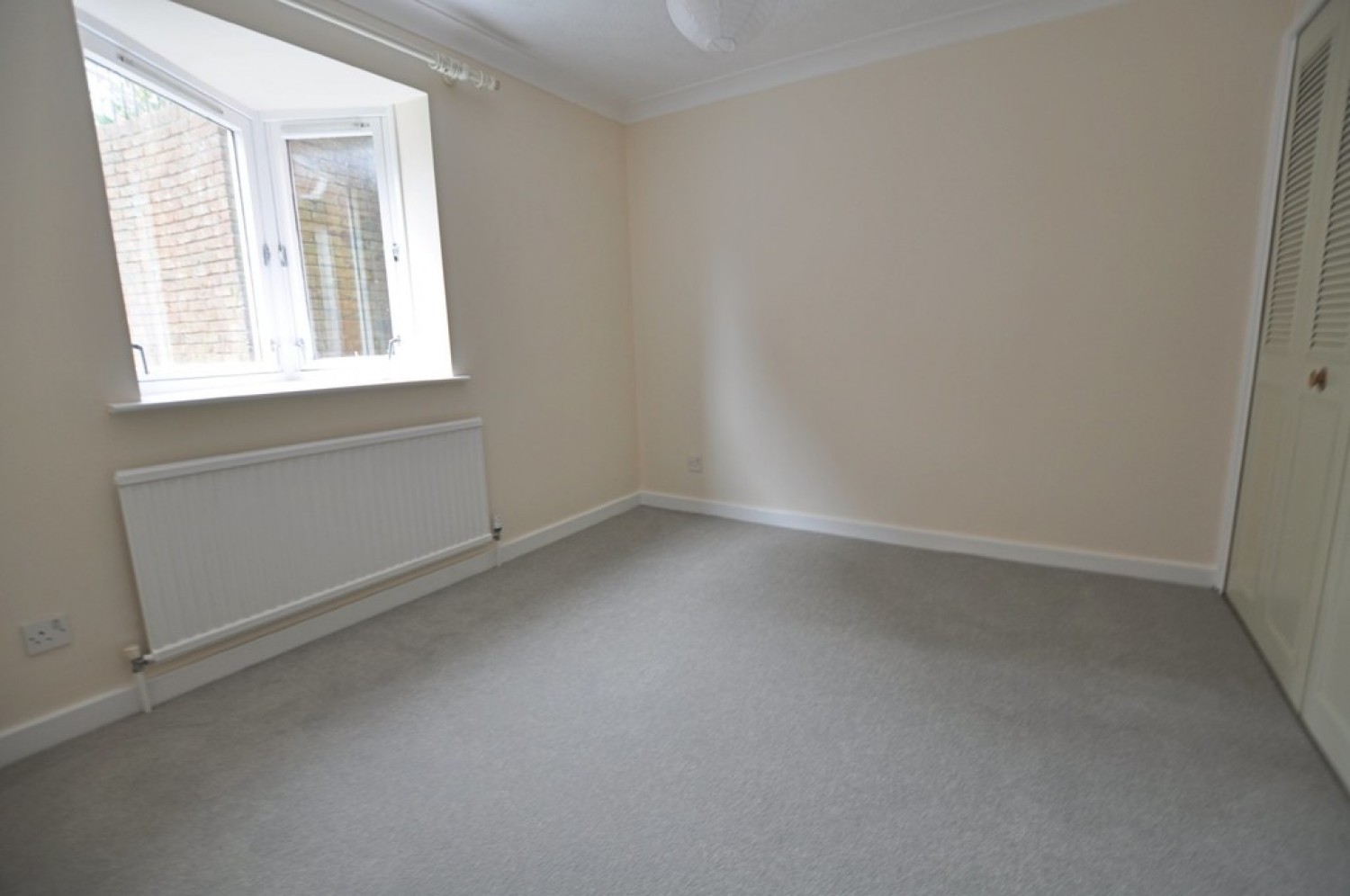3 bedroom Flat for Letting Succombs Place