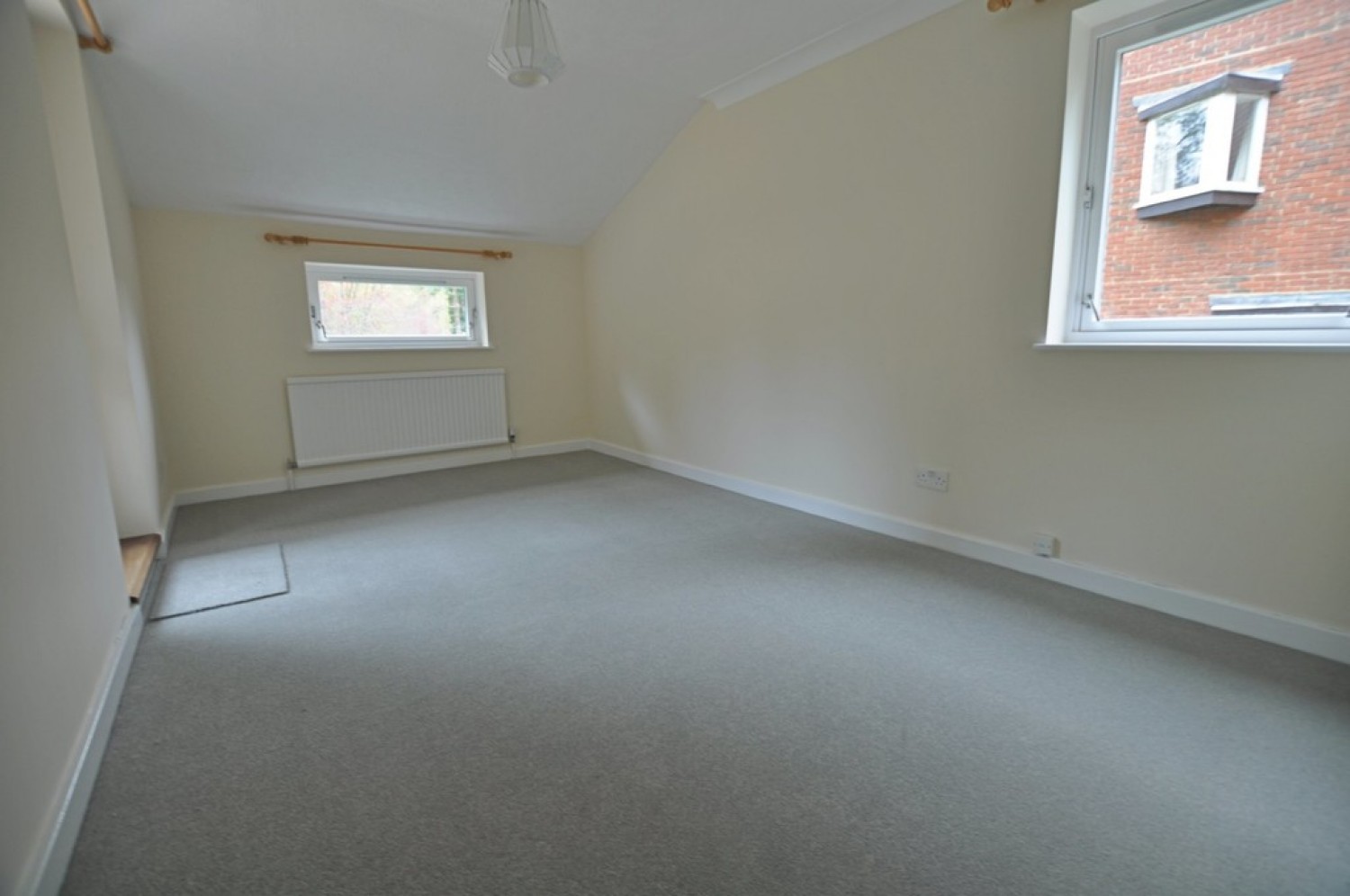 3 bedroom Flat for Letting Succombs Place