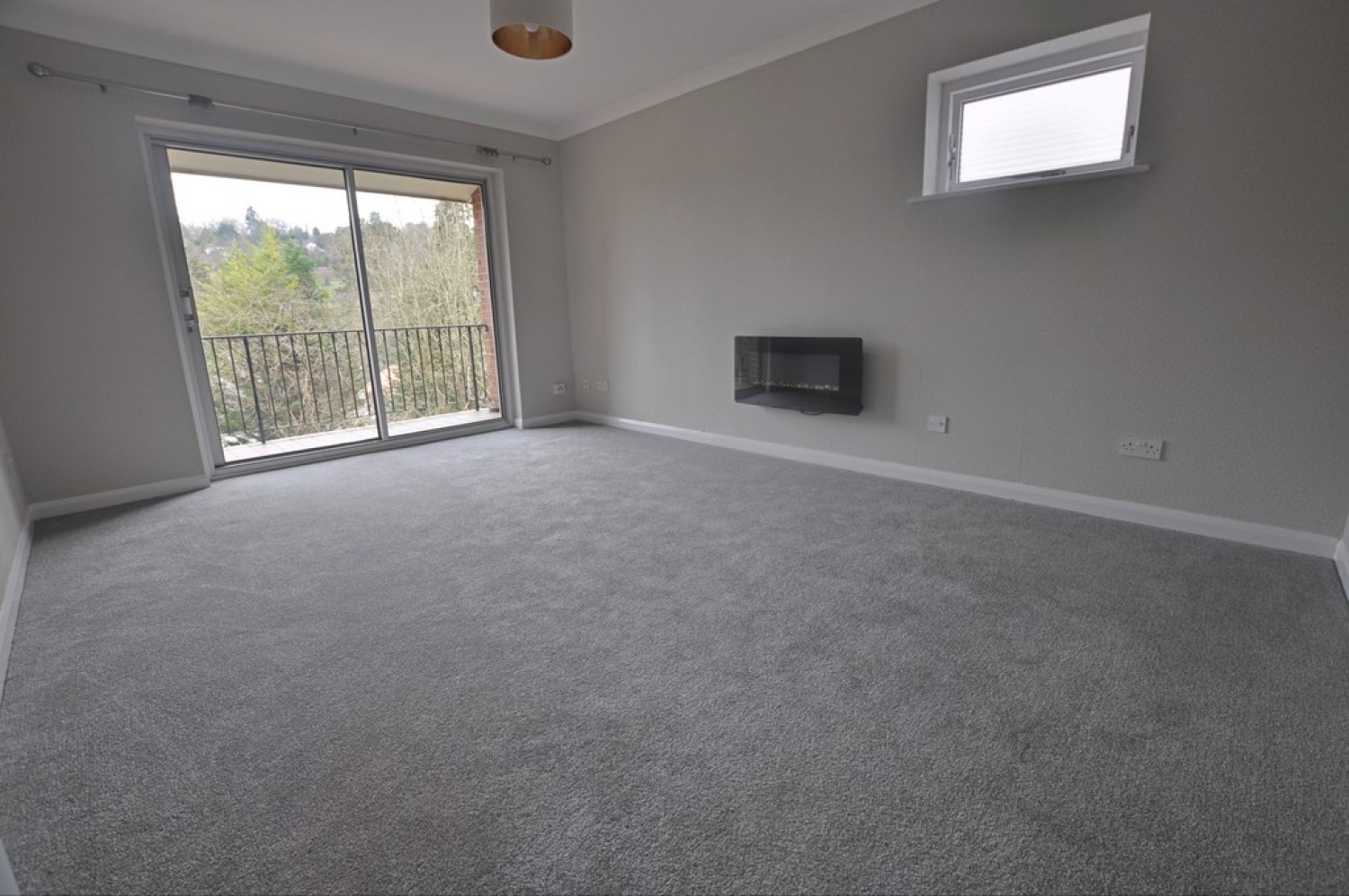 1 bedroom Flat for Letting Underwood Road, Caterham