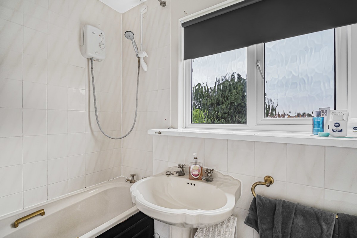 Howe Drive, Caterham
