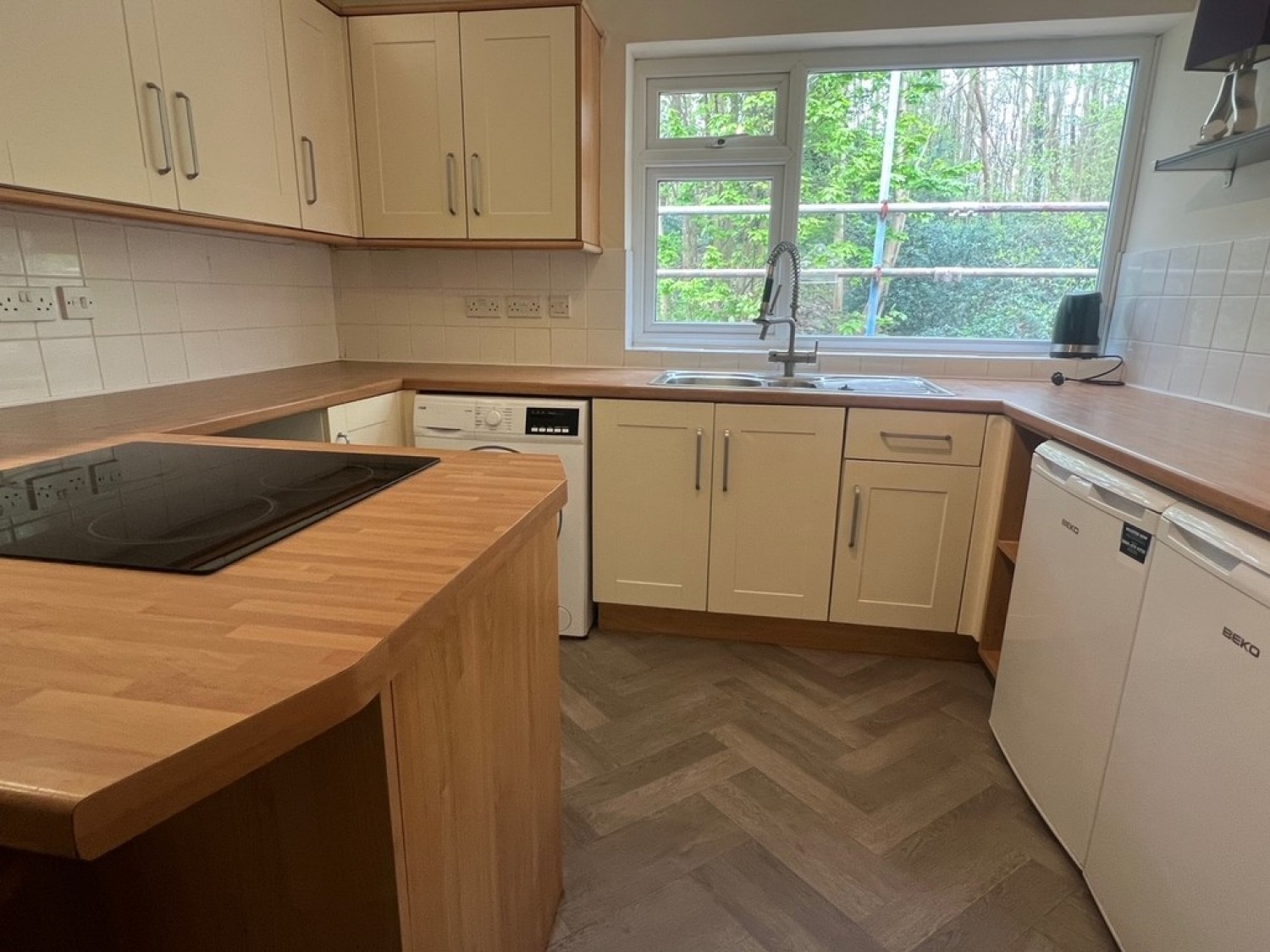 2 bedroom Flat for Letting Beechwood Road, Caterham