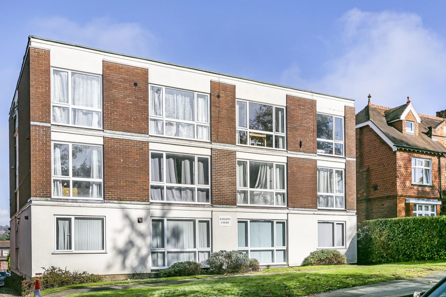 2 bedroom Flat for Sale Reigate Road, Reigate