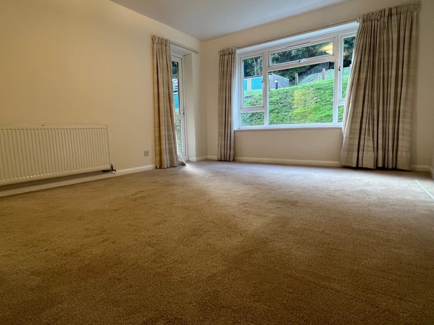 2 bedroom Flat for Letting Silvermere Court, Harestone Valley Road, Caterham, Surrey