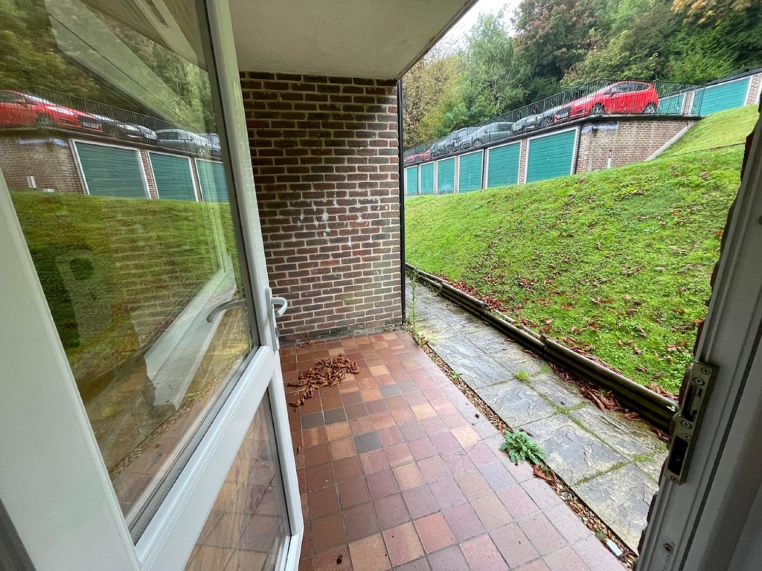 2 bedroom Flat for Letting Silvermere Court, Harestone Valley Road, Caterham, Surrey