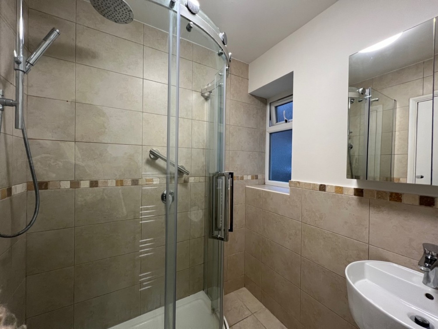 2 bedroom Flat for Letting Silvermere Court, Harestone Valley Road, Caterham, Surrey