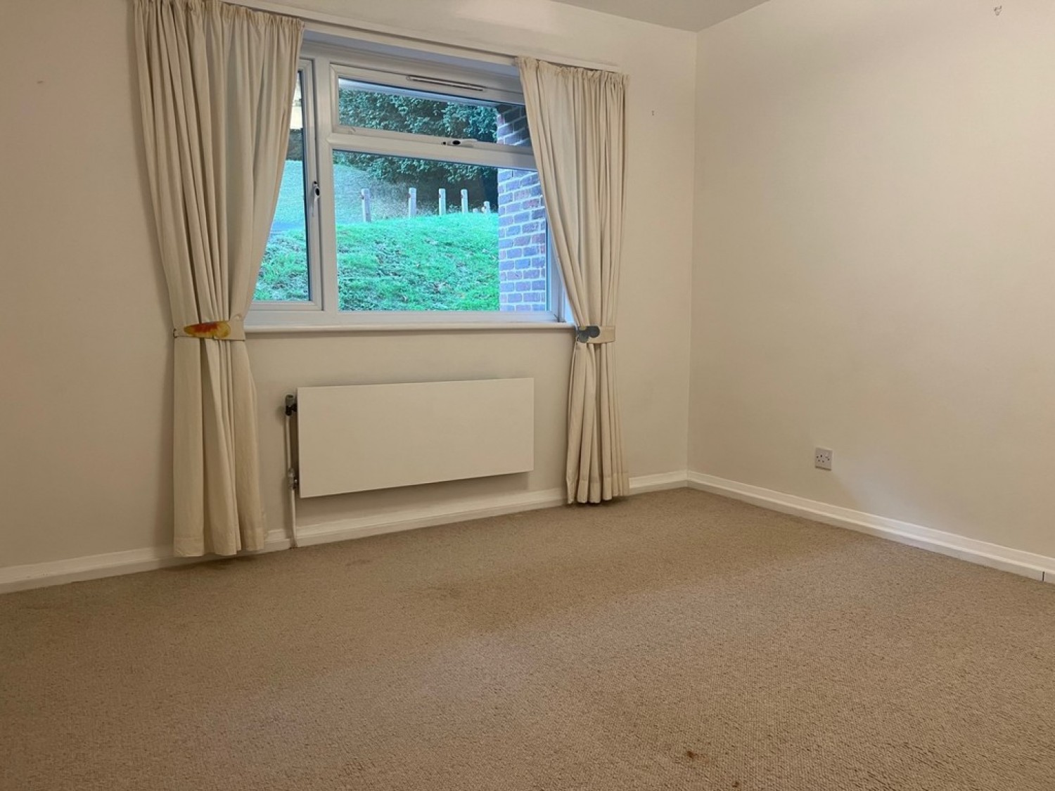 2 bedroom Flat for Letting Silvermere Court, Harestone Valley Road, Caterham, Surrey
