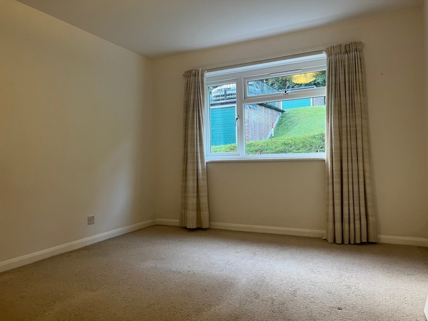 2 bedroom Flat for Letting Silvermere Court, Harestone Valley Road, Caterham, Surrey