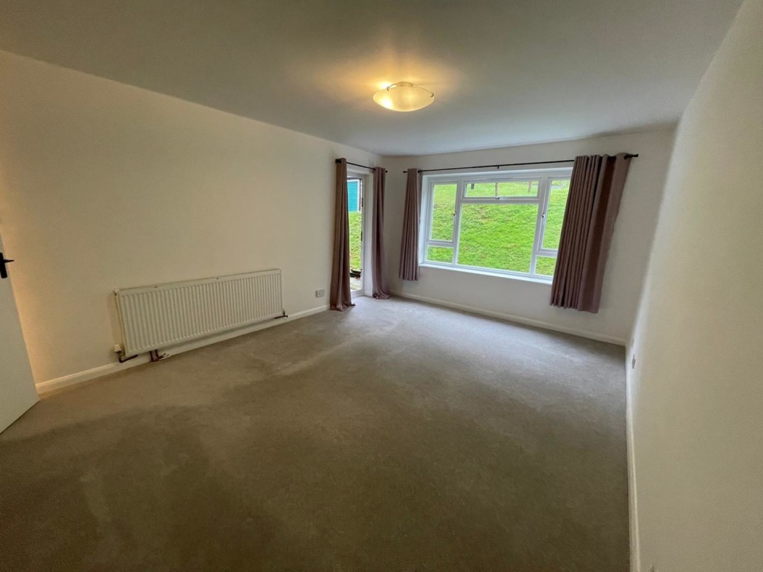 2 bedroom Flat for Letting Silvermere Court, Harestone Valley Road, Caterham, Surrey