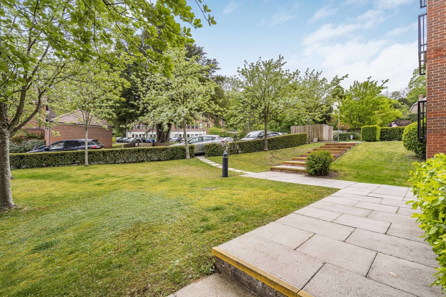 2 bedroom Flat for Sale Eothen Close, Caterham