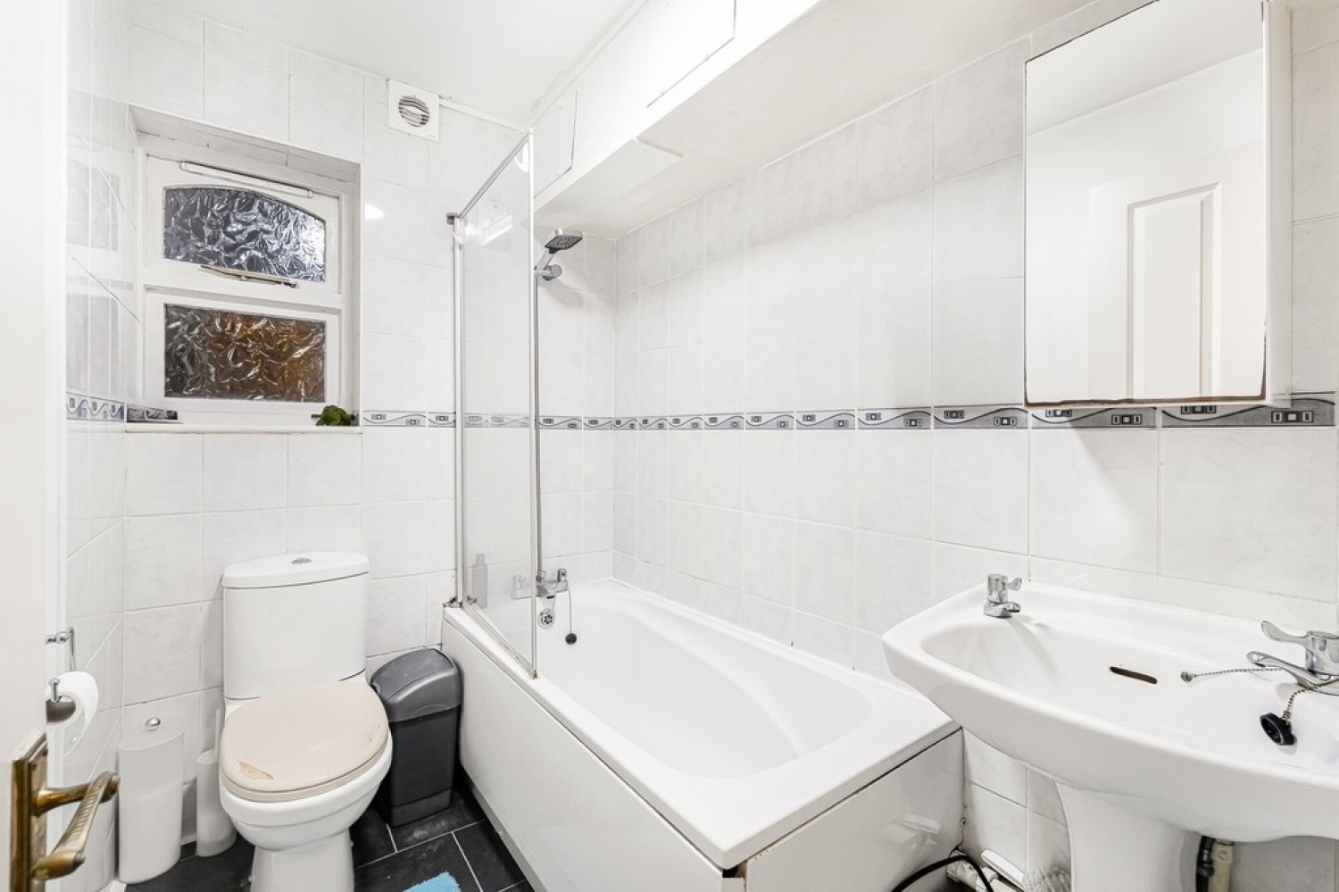 1 bedroom Flat for Sale Lyndale Court, London Road, Redhill