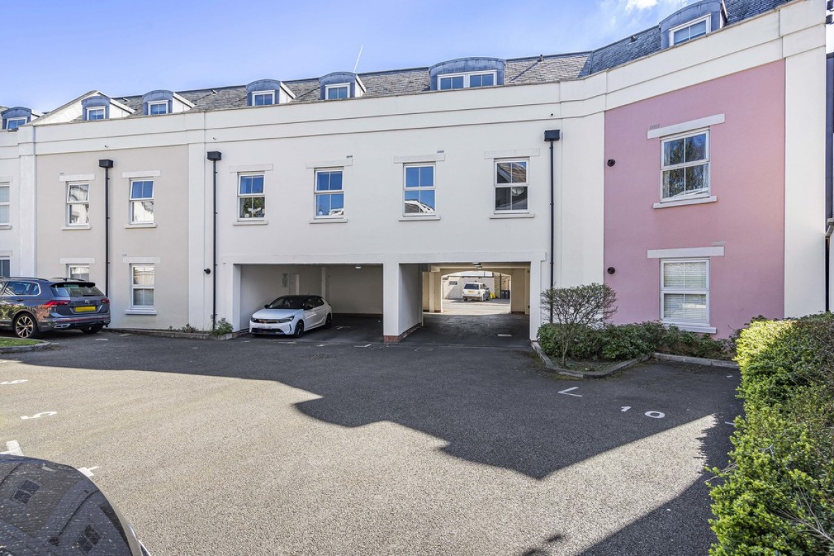 21 Warren Road, Reigate