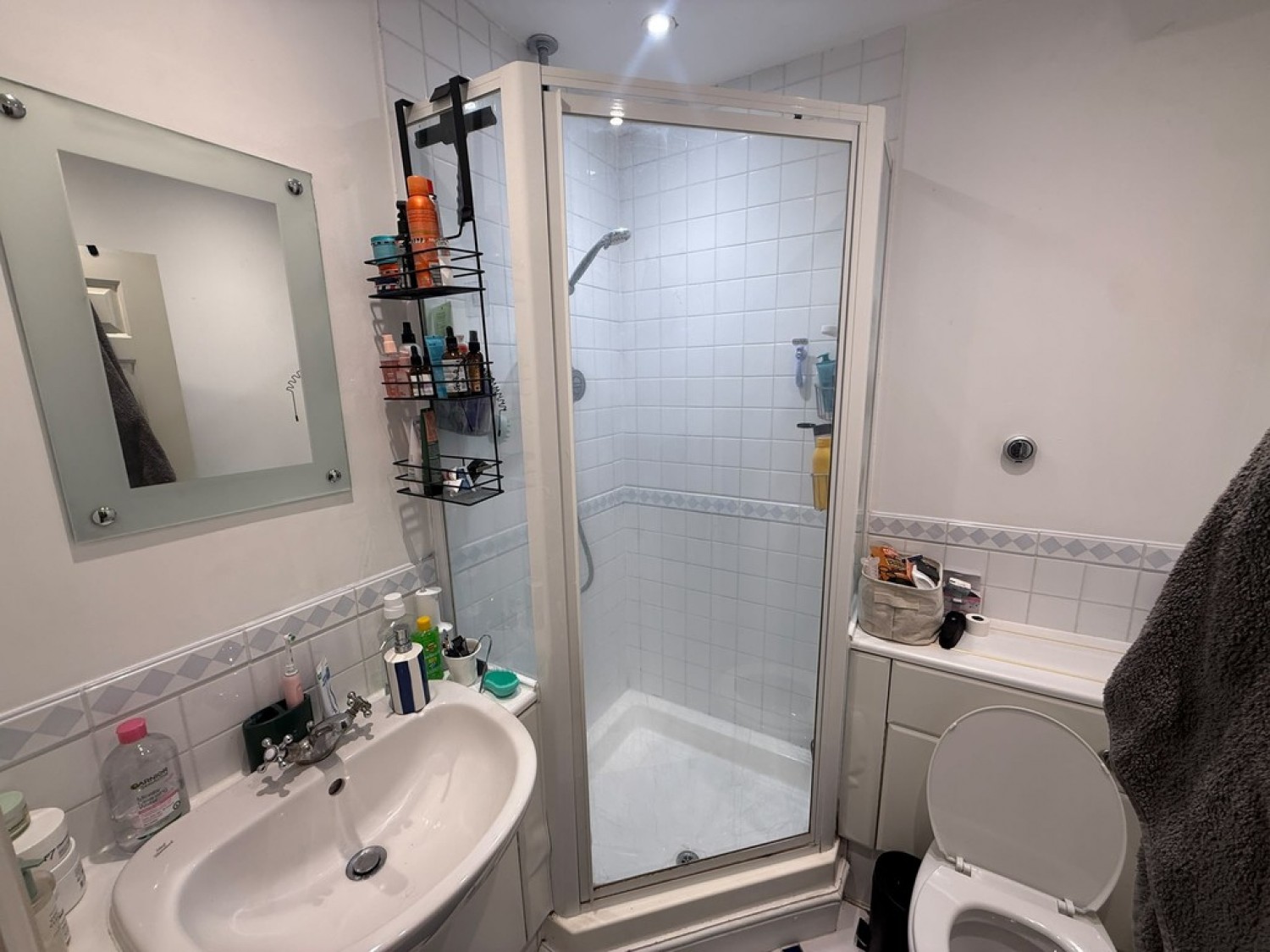 2 bedroom Flat for Letting Station Road, 158 Station Road, Redhill, Surrey