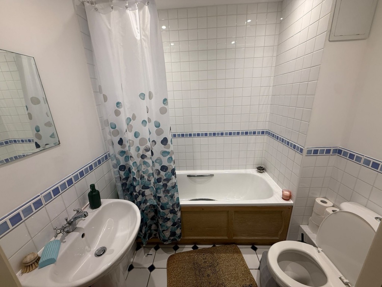 2 bedroom Flat for Letting Station Road, 158 Station Road, Redhill, Surrey