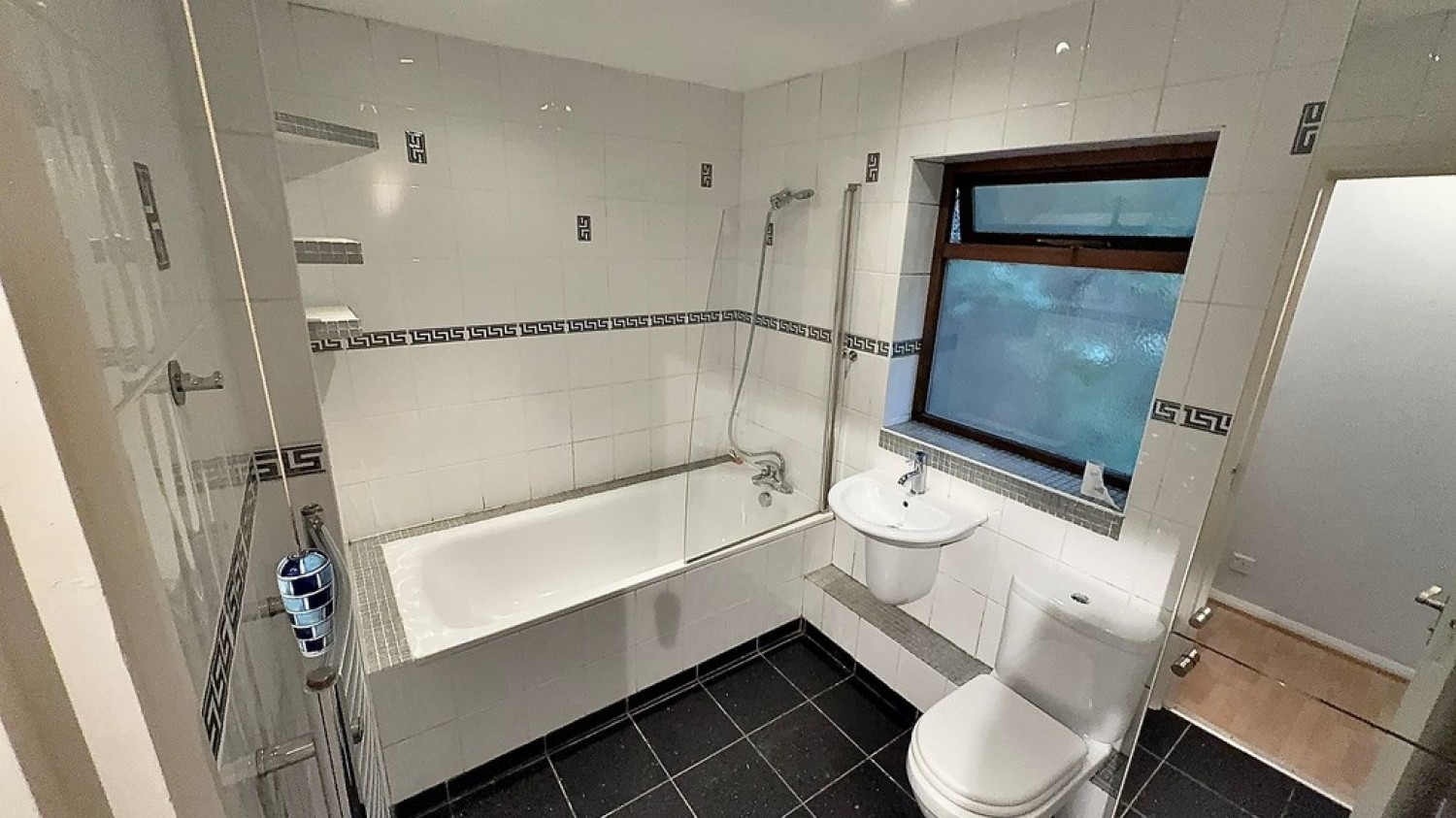 1 bedroom Flat in Garlands Road, Redhill