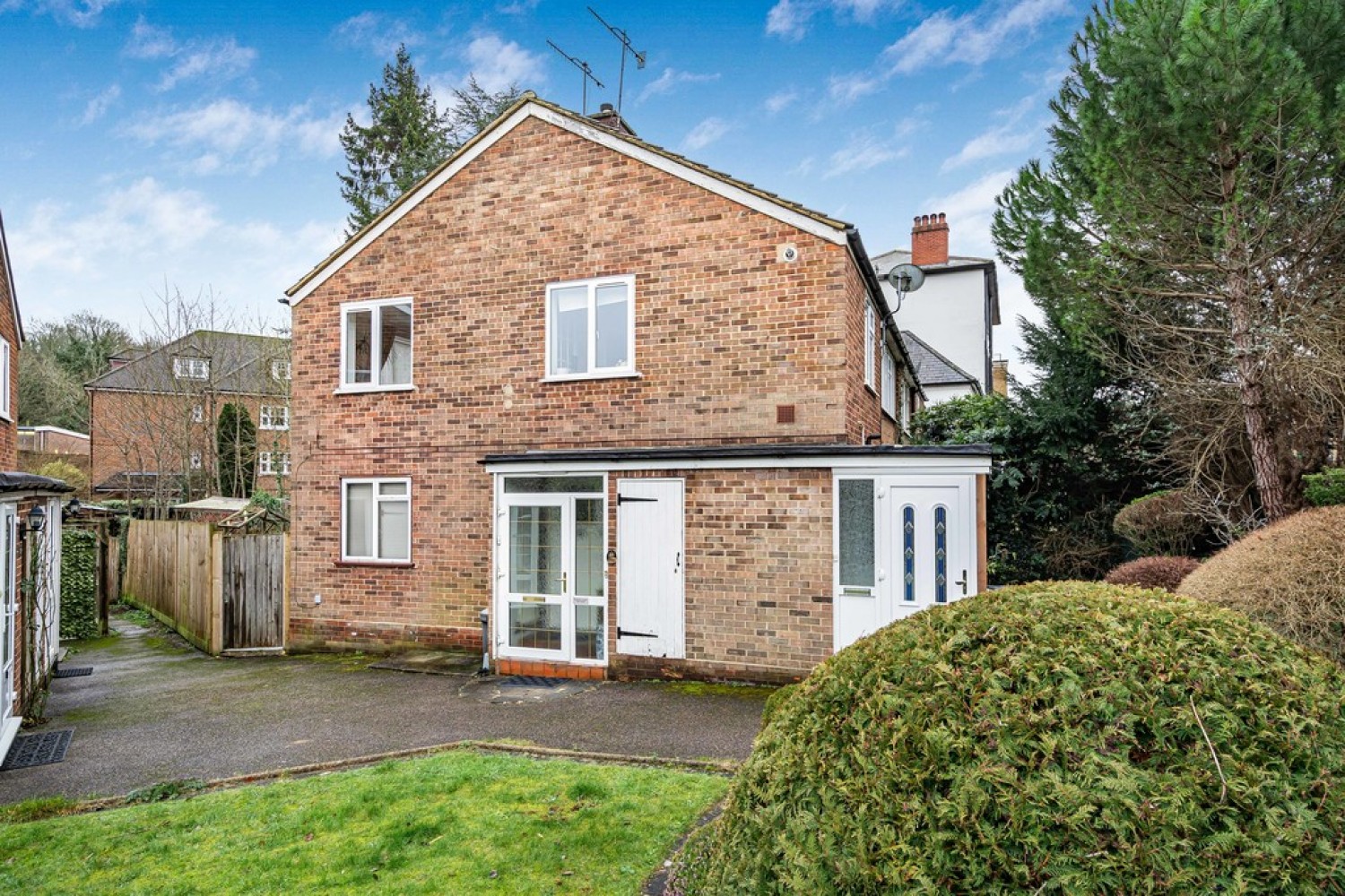 2 bedroom Flat for Sale Godstone Road, Caterham