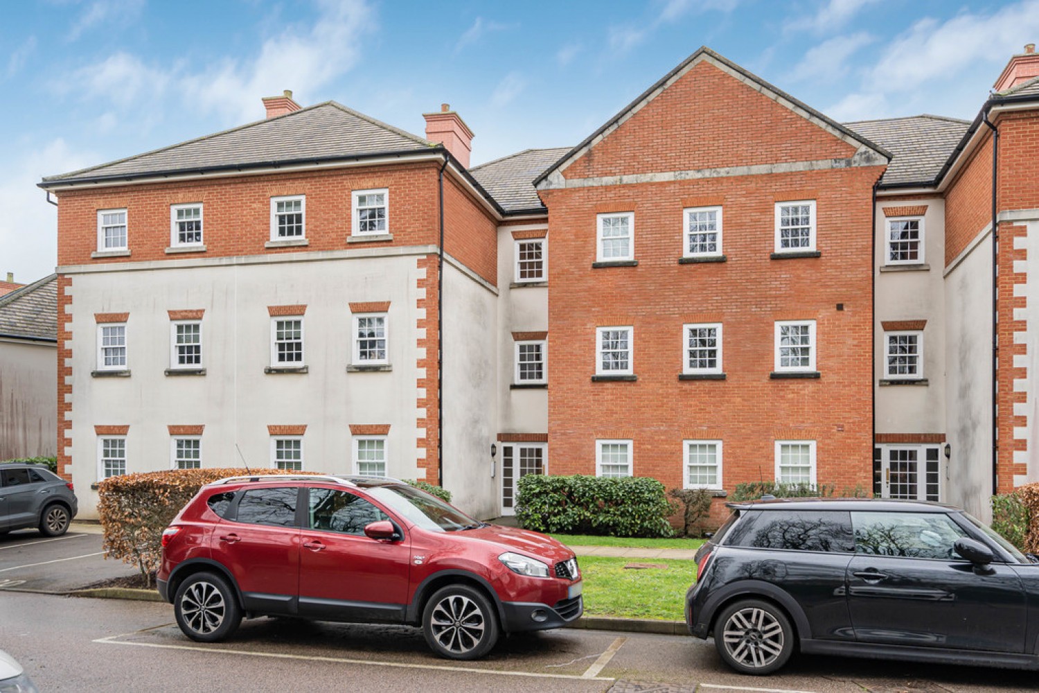 2 bedroom Flat for Sale Gawton Crescent, Netherne On The Hill