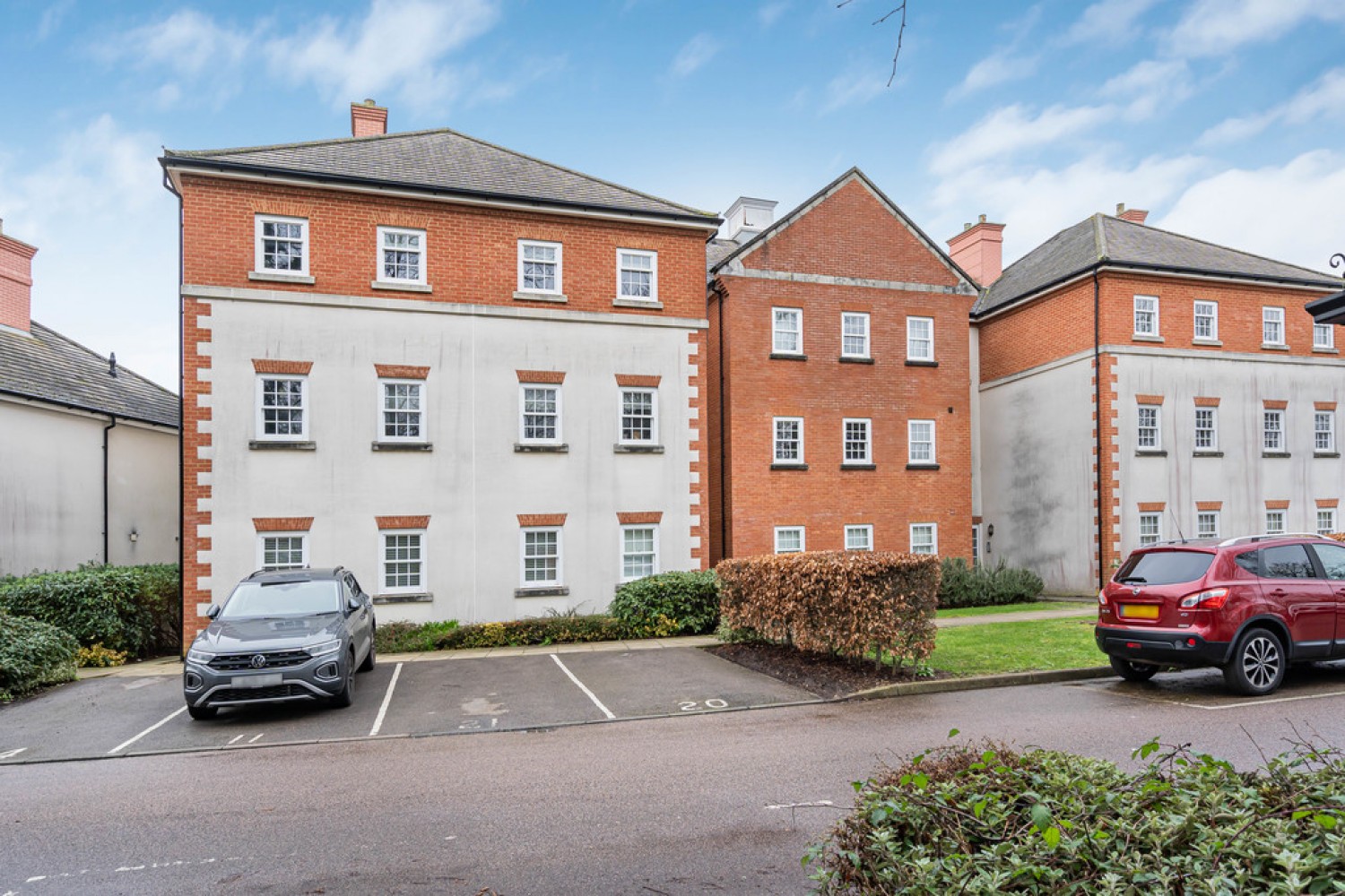 2 bedroom Flat for Sale Gawton Crescent, Netherne On The Hill