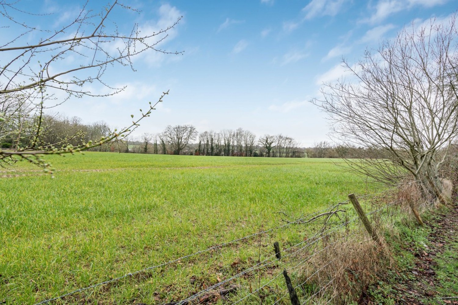 2 bedroom Flat for Sale Gawton Crescent, Netherne On The Hill