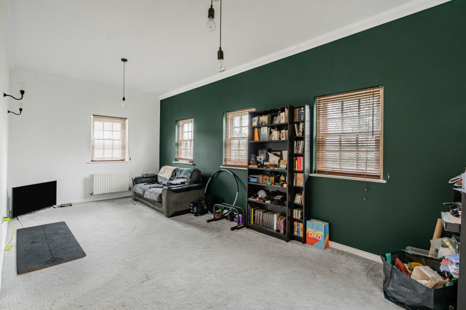 2 bedroom Flat for Sale Gawton Crescent, Netherne On The Hill